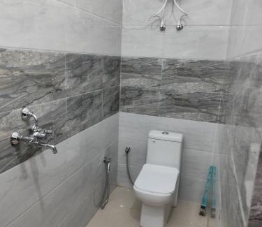 Sitapur Hotel | Hotel Trimurti, Rampur Kedarnath - Traowl India