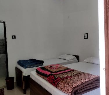 Sitapur Hotel | Hotel Trimurti, Rampur Kedarnath - Traowl India