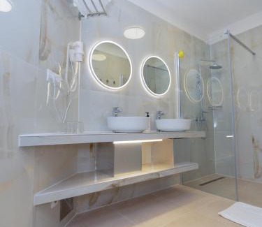 Pruhonice Hotel | Hotel Tulipan Pruhonice