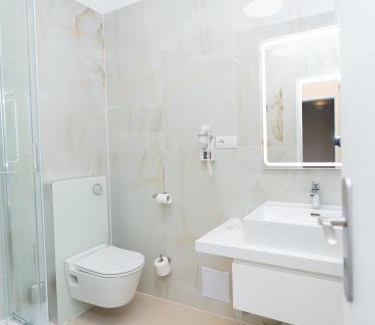 Pruhonice Hotel | Hotel Tulipan Pruhonice