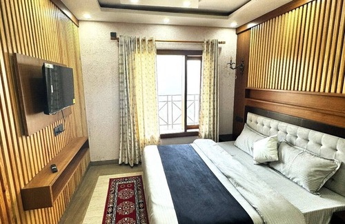 Smanora Range Hotel | Hotel UK palace Nainital Mountain View