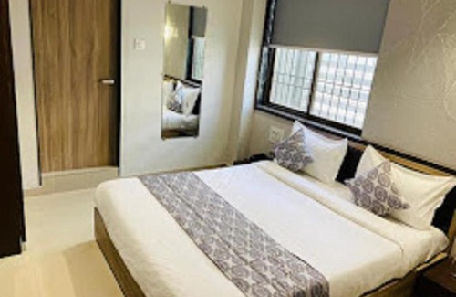 Surat Hotel | HOTEL UNIQUE PALACE