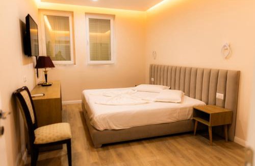 Kurbin Hotel | Hotel Univers Laç