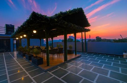 Paharganj Hotel | HOTEL UPTOWN - Luxury Restaurant & Rooftop Near Connaught Place