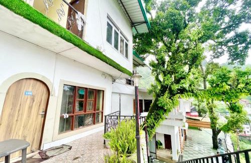 The Mall Road Hotel | HOTEL USHA PALACE ! MUSSOORIE होटल उषा पैलेस ஹோட்டல் உஷா பேலஸ் હોટેલ ઉષા પેલેસ ਹੋਟਲ ਊਸ਼ਾ ਪੈਲੇਸ near mall road hotel-with-mountain-view Spacious-Room-with-wi-fi-and-Parking-availability, best hotel in Mussoorie - 2