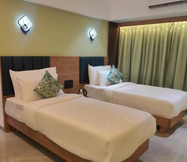 Solapur Hotel | Hotel Vaishnavi Heights, Solapur