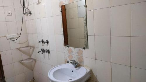 Indirapuram Hotel | Hotel Vardan Residency
