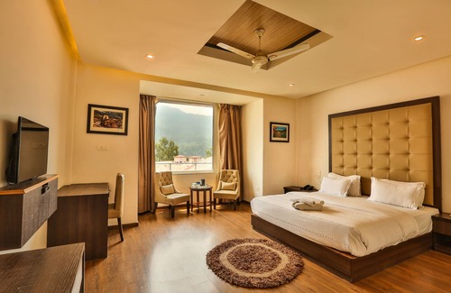Rishikesh Hotel | Hotel Vasundhara Palace near Ram Jhula Rishikesh, close to River Ganga