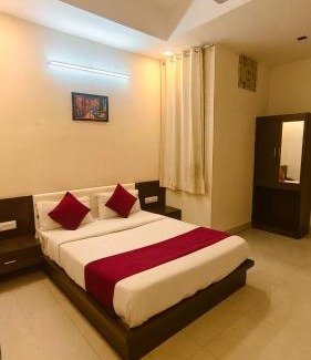Gayariawas Hotel | Hotel Veer Palace Near Railway & Bus Station Udaipur