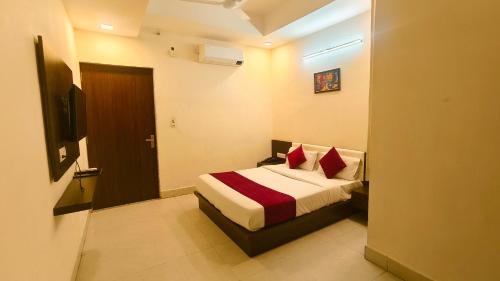 Gayariawas Hotel | Hotel Veer Palace Near Railway & Bus Station Udaipur