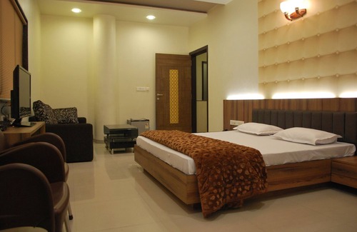 Surat Hotel | Hotel Vijya laxmi Rooms and Banquet Hall