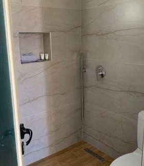 Zvernec Hotel | Hotel Vila Andi