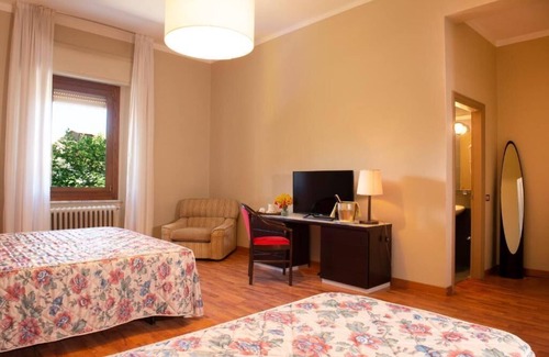 San Terenziano Hotel | Hotel Villa dei Pini