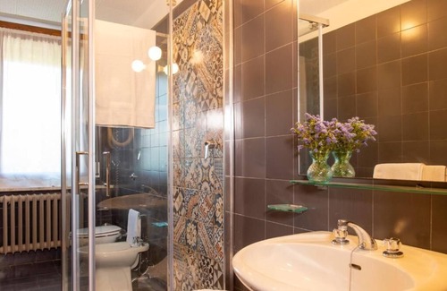 San Terenziano Hotel | Hotel Villa dei Pini