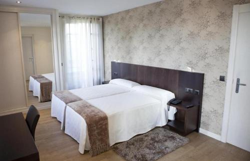 Naves Hotel | Hotel Villa Marrón