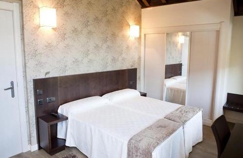Naves Hotel | Hotel Villa Marrón