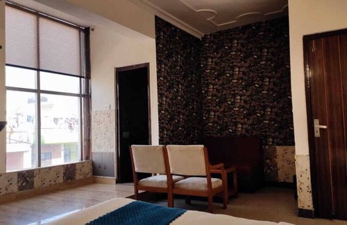 Shivalik Nagar Hotel | Hotel Vistara Grand