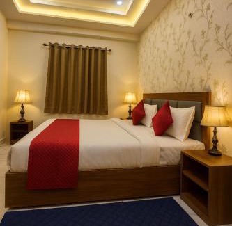 Vrindavan Hotel | Hotel Vrindavan Palace - A Luxury Stay with Parking near Prem Mandir City Center