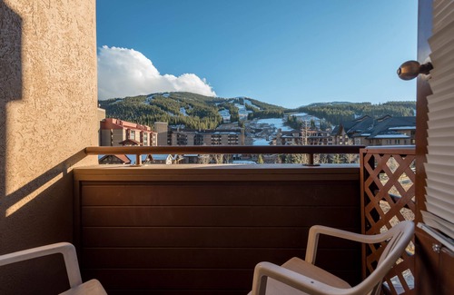 Copper Mountain Village Condo | Hotel w/2 queen beds, great value, free wifi, & parking.