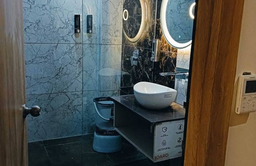 Shivalik Nagar Hotel | Hotel W Grand - A Boutique Hotel