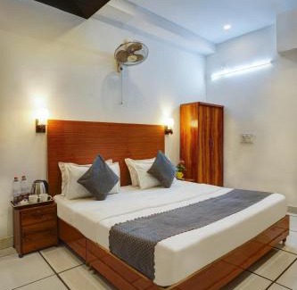 Vasundhara Hotel | Hotel White at Vasundhara - Couple Friendly