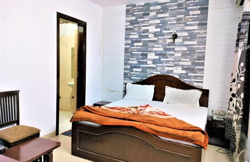 Jangpura Hotel | Hotel White Palace Nizamuddin Railway St