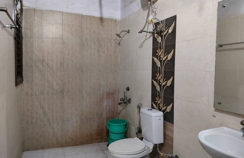 Jangpura Hotel | Hotel White Palace Nizamuddin Railway St