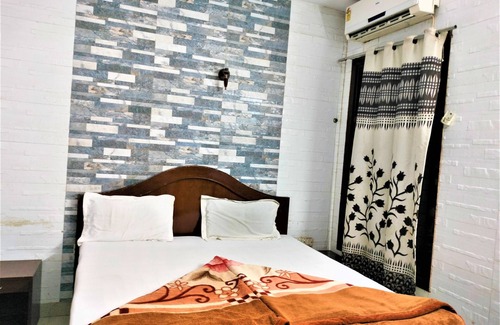 Jangpura Hotel | Hotel White Palace Nizamuddin Railway St
