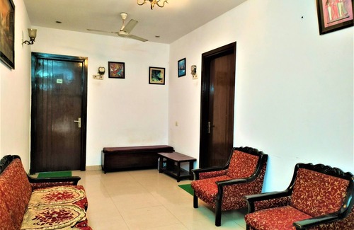 Jangpura Hotel | Hotel White Palace Nizamuddin Railway St