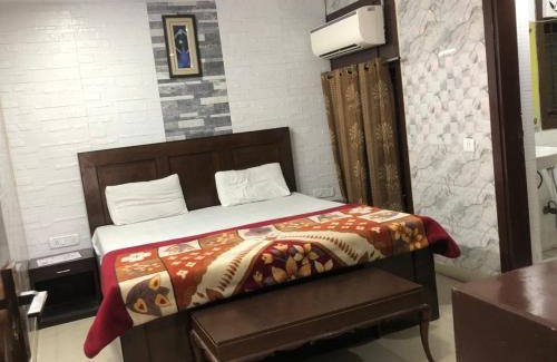 Jangpura House | Hotel White Palace,Nizamuddin Railway Station