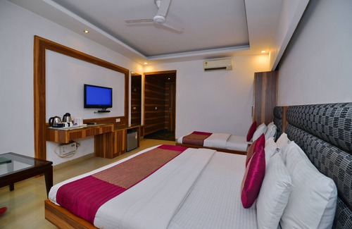 Chhatarpur Hotel | Hotel White Pearl