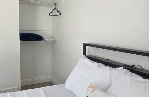 Campbell Hotel | Hotel with AC & WiFi in Kissimmee
