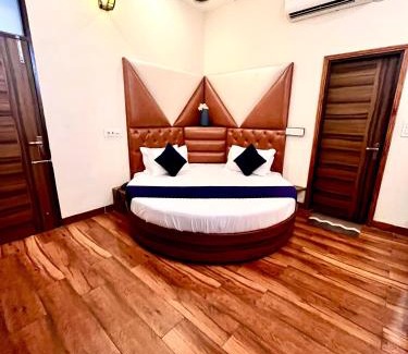 Chandigarh Hotel | Hotel Woodcrest by Sidham Group ! Comfortable and Peaceful Stay ! Top Rated ! Preferred Hotel Chain
