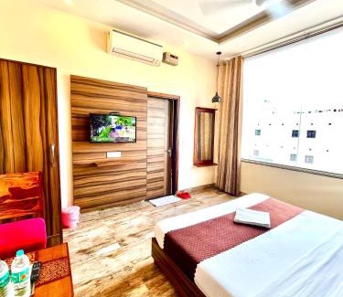Chandigarh Hotel | Hotel Woodcrest by Sidham Group ! Comfortable and Peaceful Stay ! Top Rated ! Preferred Hotel Chain