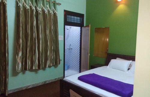 Amer Fort Road Hotel | Hotel zamarrud palace