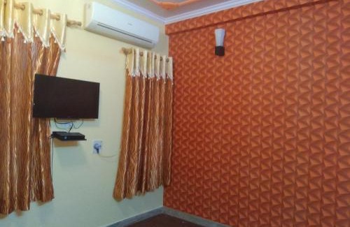 Amer Fort Road Hotel | Hotel zamarrud palace