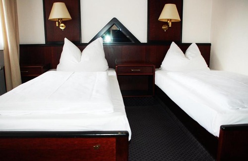 Sievershagen Hotel | Hotel Ziegenkrug Rostocker Tor