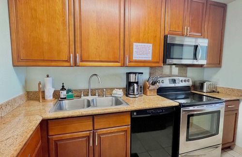 Kihei Condo | Hotel-zoned Maui True Paradise - Menehune Shores 227