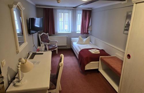 Quedlinburg Bed & Breakfast | Hotel Zur Goldenen Sonne