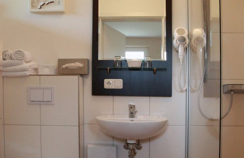 Ovelgoenne Hotel | Hotel zur Heidebluete