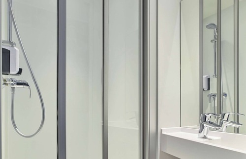 Quartier du Petit-Montrouge Hotel | hotelF1 Paris Porte de Châtillon