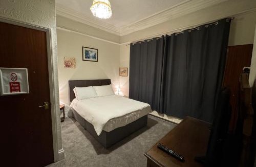 Newport House | Hotels 24-7 - The Old Knoll Guesthouse