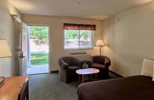 Bellaire Hotel | Hotels in Bellaire, MI, USA