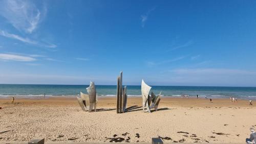 Saint-Laurent-sur-Mer Hotel | Hotels in France