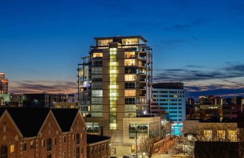 Iowa City Hotel | Hotelvetro Iowa City, Tapestry Collection By Hilton