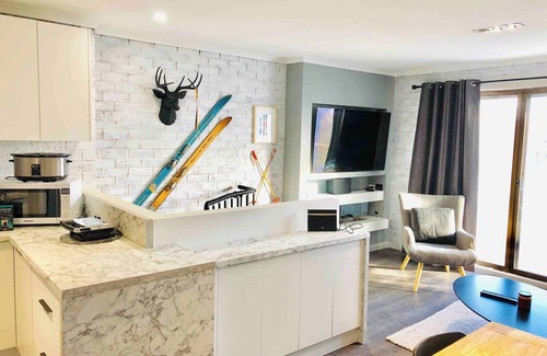 Hotham Heights Apartment | Hotham 3 Bedroom Apt - 24 Lawlers