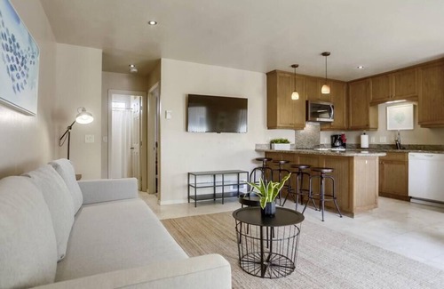 Townsite Condo | Hottest Neighborhood! Walk to Beach!