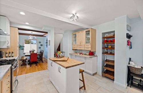 SeaTac House | HotTub! 5 minutes to the Seatac Airport + Large Private Backyard