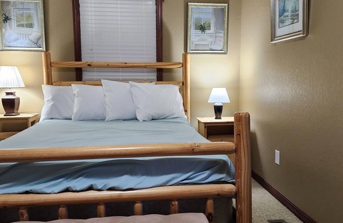 Valley Head Cabin | HotTub Fireplace W/D 15min to Snowshoe Skiing Hiking Canoeing Fishing