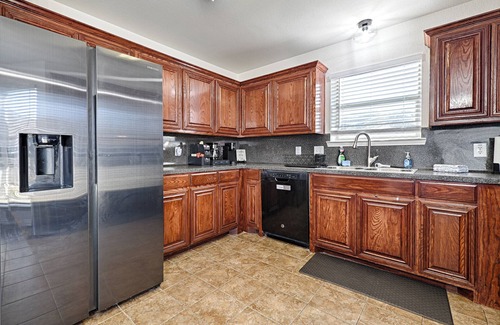 Burleson House | HotTub, GameRoom, 20Min to Dickies Arena, Firepit!